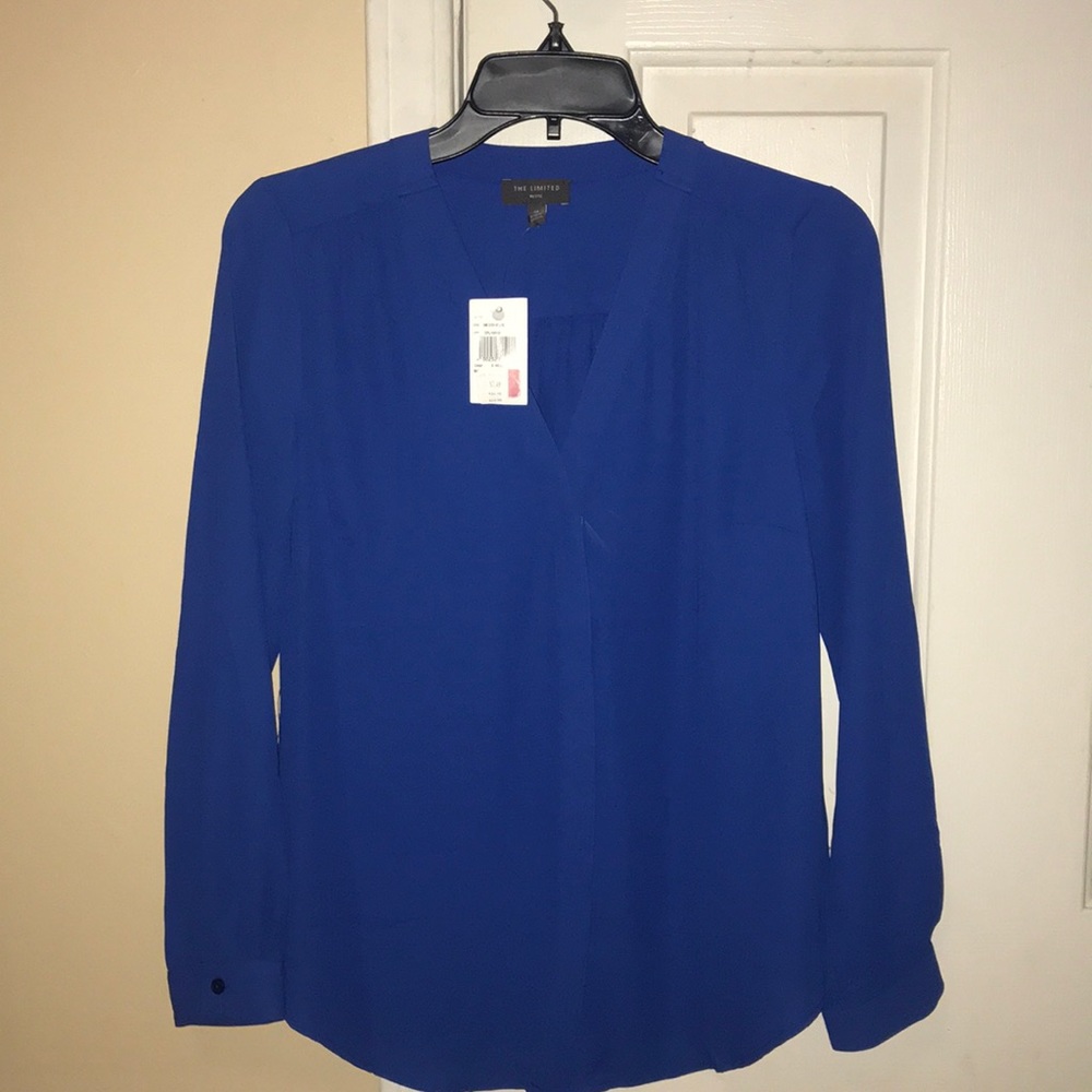 Blue blouse with black buttons